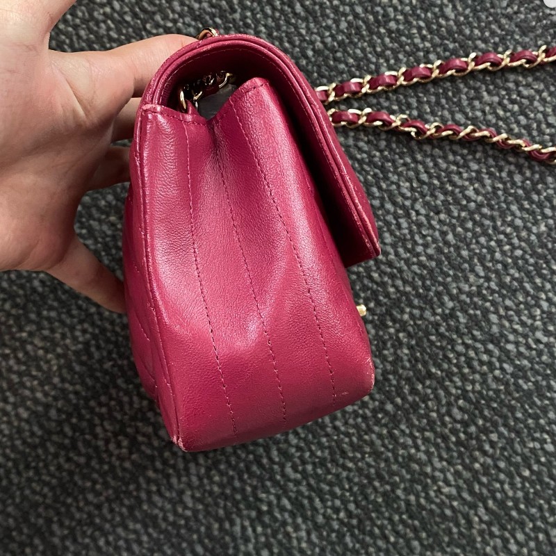 Chanel 紫紅色金扣V紋羊皮cf大mini 肩背包斜背包-6