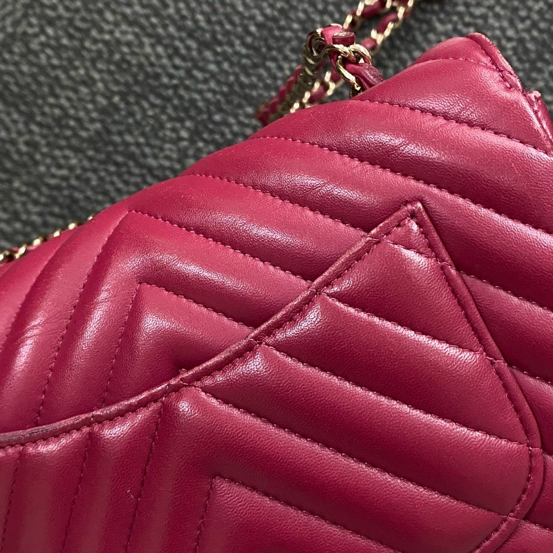 Chanel 紫紅色金扣V紋羊皮cf大mini 肩背包斜背包-14