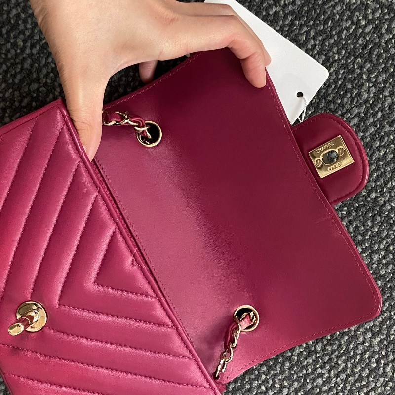 Chanel 紫紅色金扣V紋羊皮cf大mini 肩背包斜背包-19