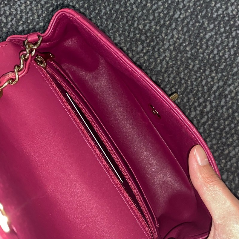 Chanel 紫紅色金扣V紋羊皮cf大mini 肩背包斜背包-22