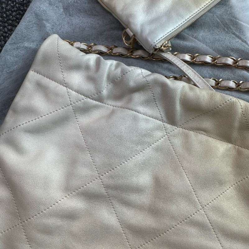 Chanel 23S 22Bag 米金色垃圾袋 中號 肩背包 晶片款-16