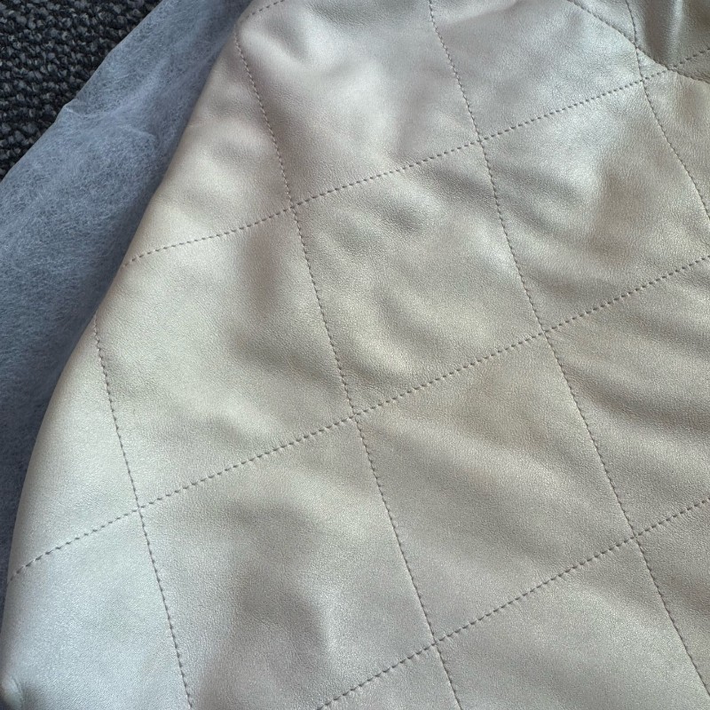 Chanel 23S 22Bag 米金色垃圾袋 中號 肩背包 晶片款-17