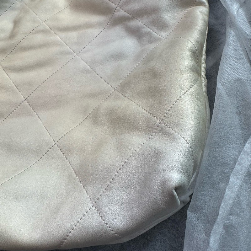 Chanel 23S 22Bag 米金色垃圾袋 中號 肩背包 晶片款-19