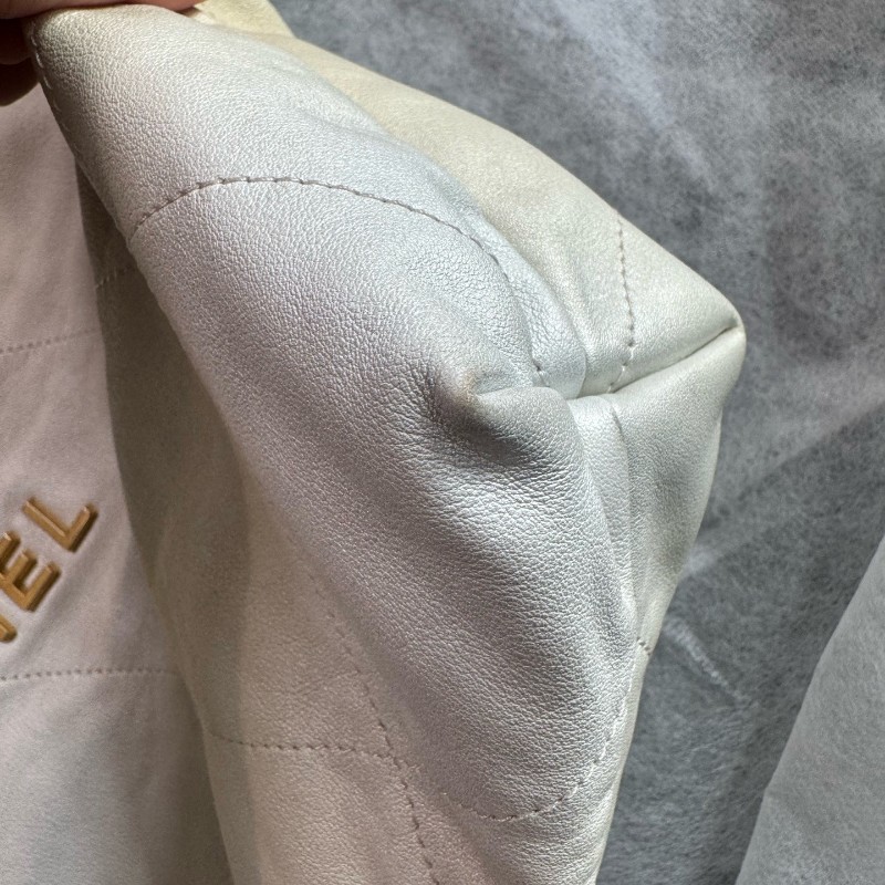 Chanel 23S 22Bag 米金色垃圾袋 中號 肩背包 晶片款-20