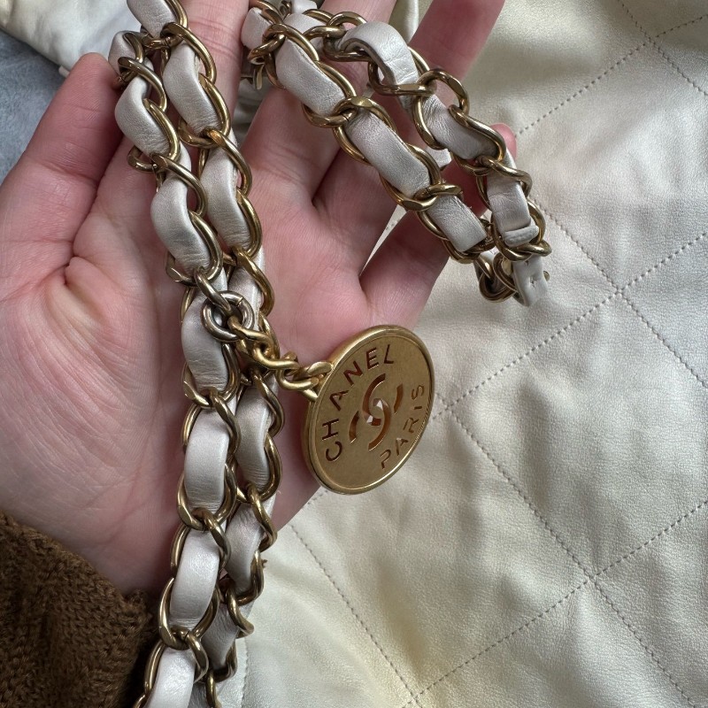 Chanel 23S 22Bag 米金色垃圾袋 中號 肩背包 晶片款-25