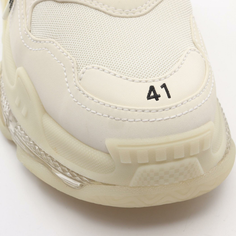 BALENCIAGA Triple S 白色皮革運動鞋，二手男款，美國尺寸 8。-10