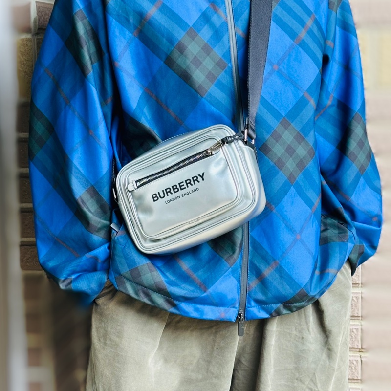 ✨好看實用 Burberry巴寶莉 超美黑銀新款雙層相機包 肩背 斜背包-1