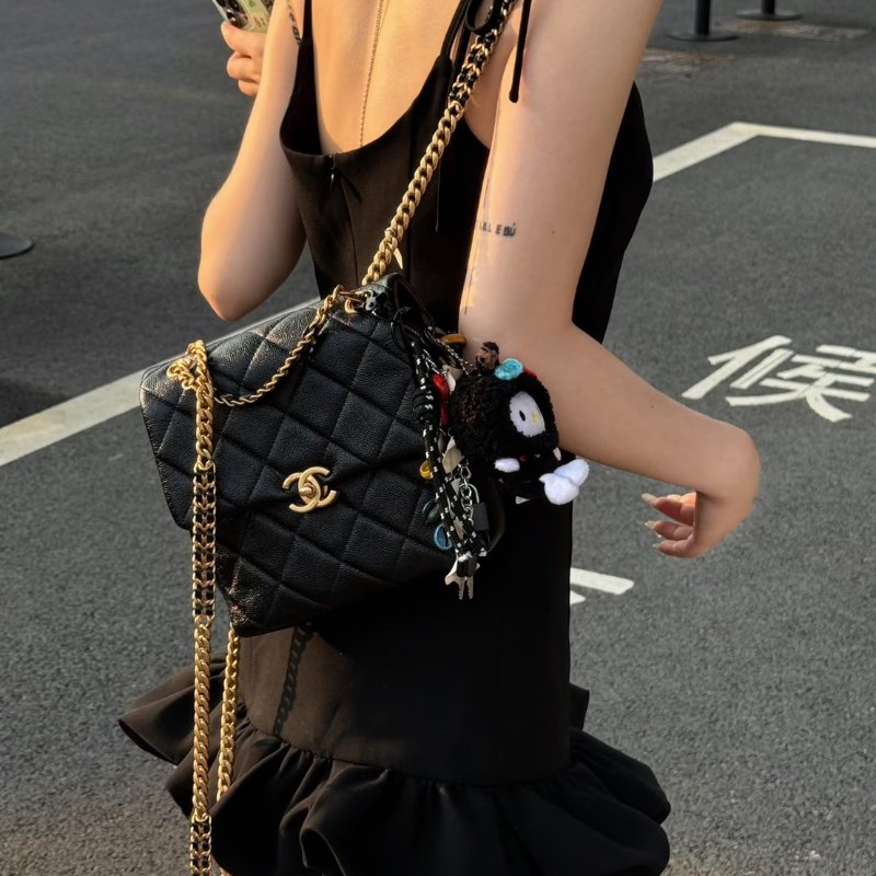 CHANEL 22P Ado雙肩後背包 - 黑金-1