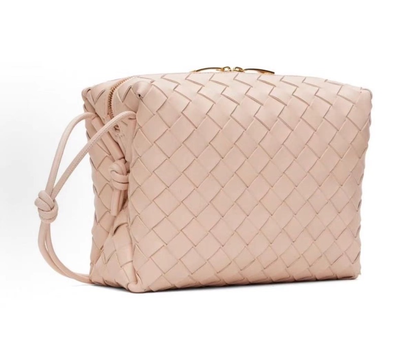 Bv粉色編織包 尺寸22公分 全新全配帶購證-1