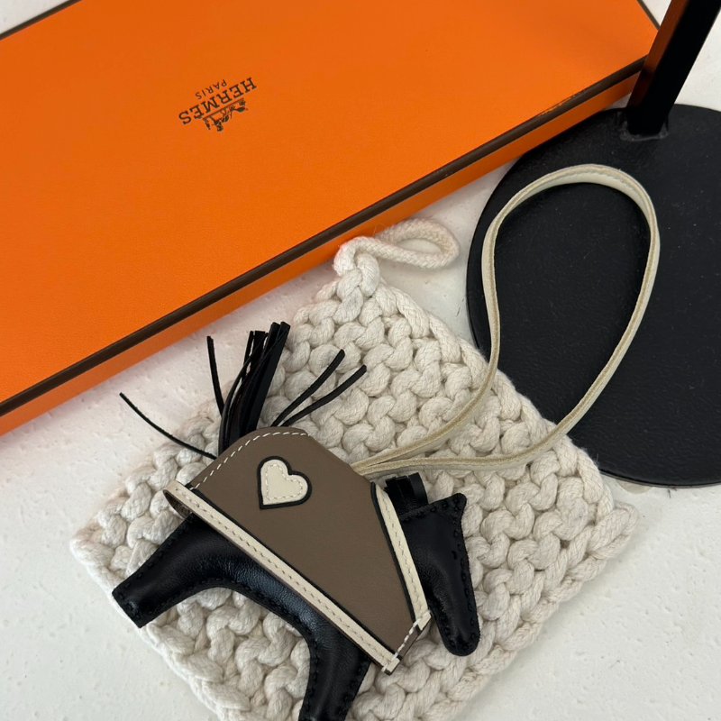 HERMES Rodeo Robeo Coeur小馬 - 黑/大象灰/奶昔白-2