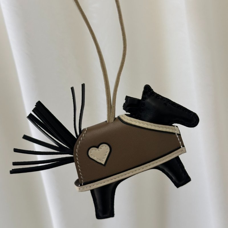 HERMES Rodeo Robeo Coeur小馬 - 黑/大象灰/奶昔白-3