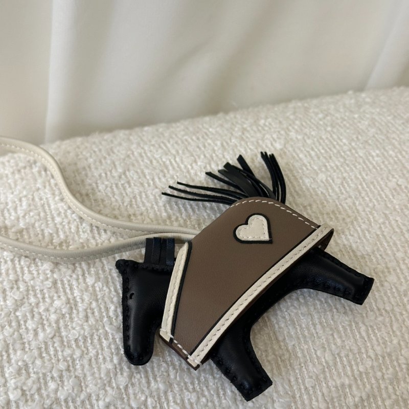 HERMES Rodeo Robeo Coeur小馬 - 黑/大象灰/奶昔白-4