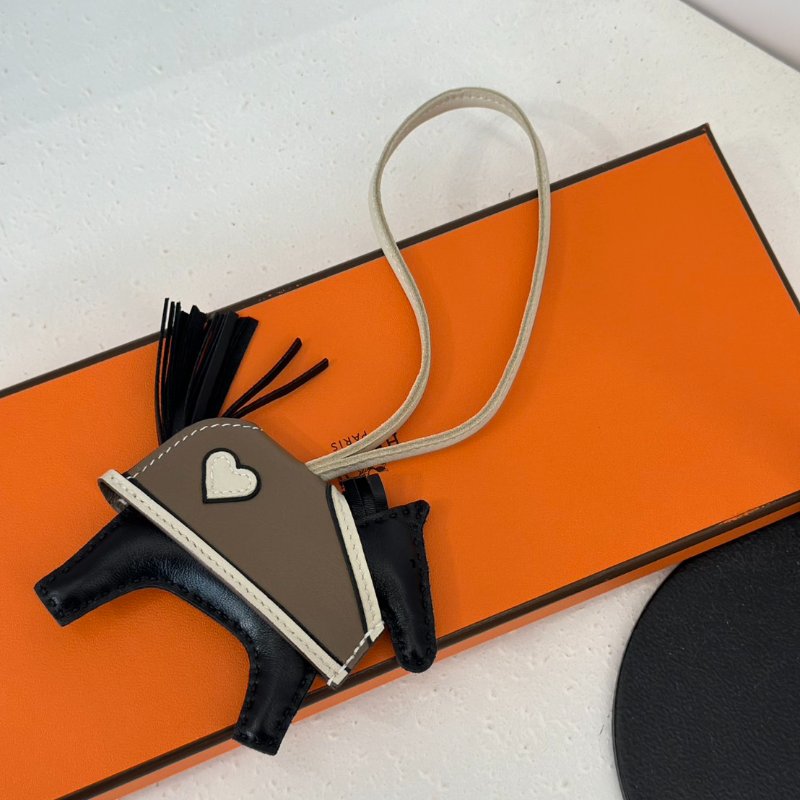 HERMES Rodeo Robeo Coeur小馬 - 黑/大象灰/奶昔白-6