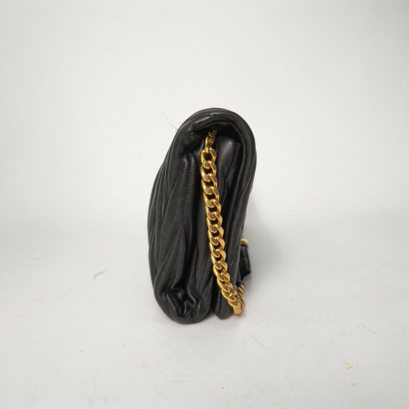 MIU MIU 黑色羊皮褶皺單肩斜挎包肩背包-1