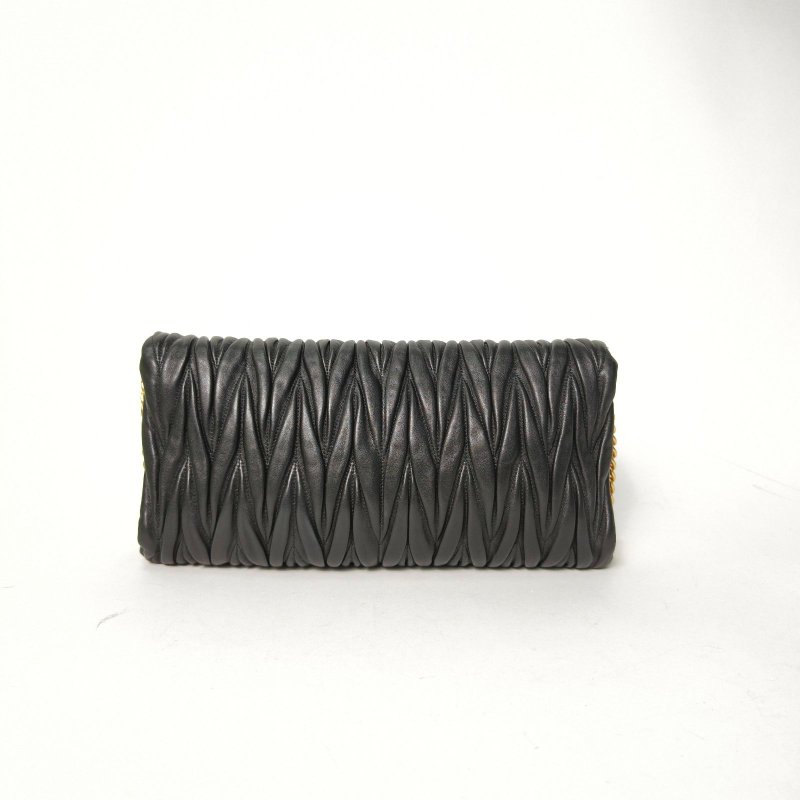 MIU MIU 黑色羊皮褶皺單肩斜挎包肩背包-2