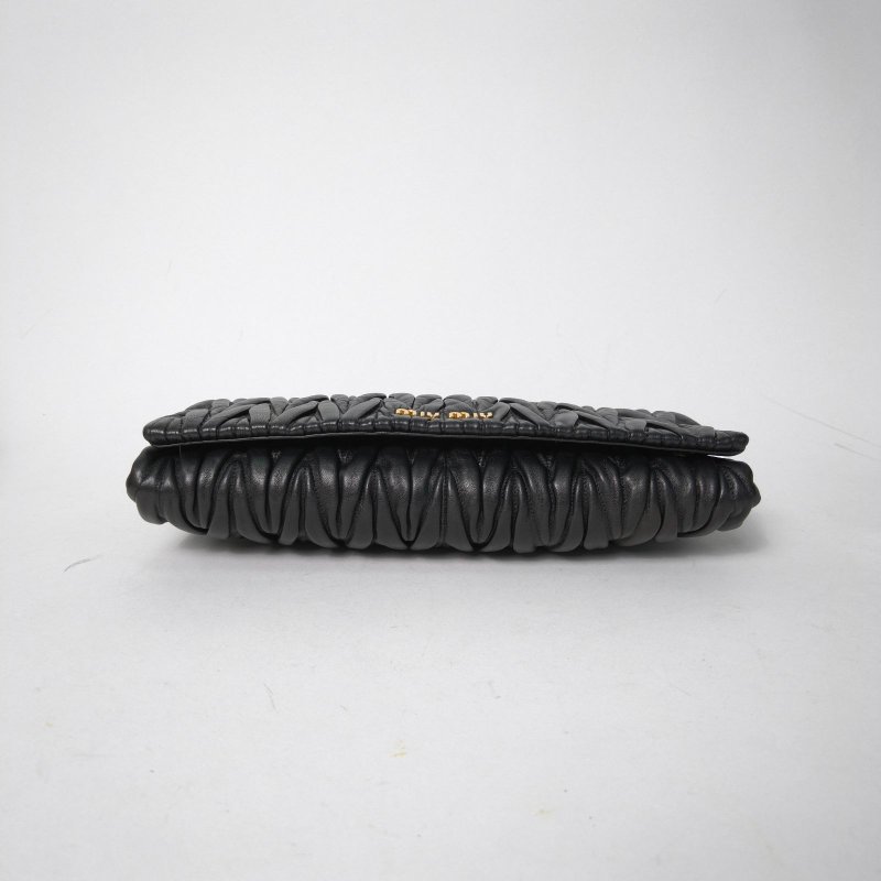 MIU MIU 黑色羊皮褶皺單肩斜挎包肩背包-4