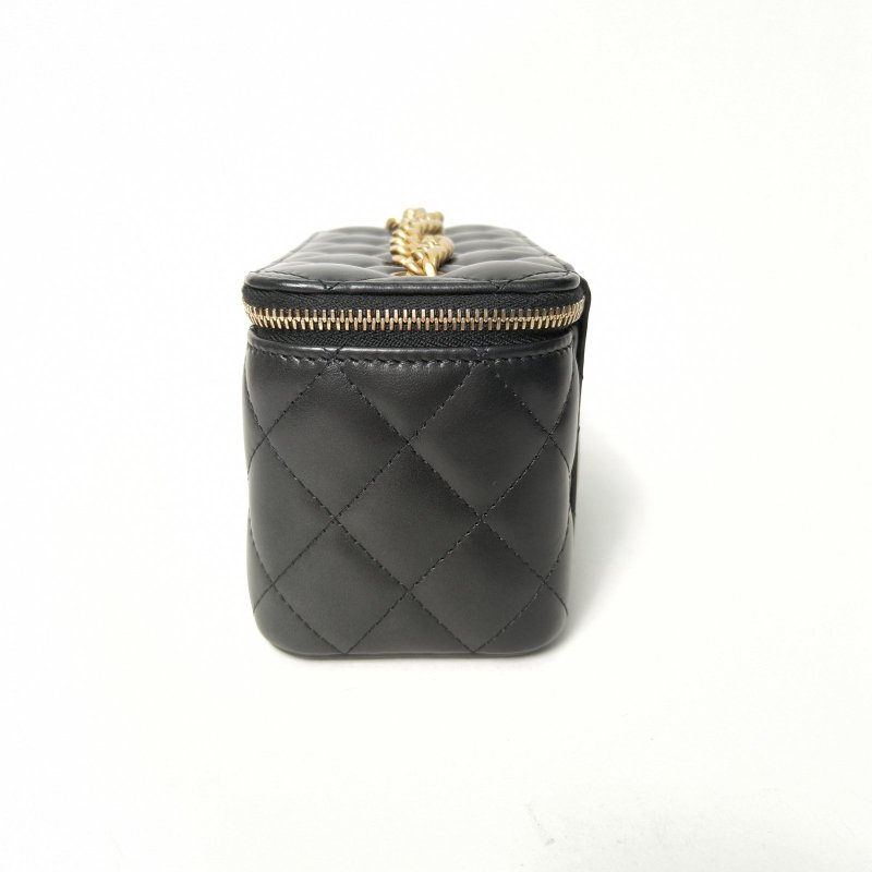 CHANEL 22K長盒子化妝包無鏡子17黑色羊皮鐳射標金扣金柱調節扣鏈條肩背包-3