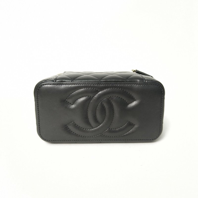 CHANEL 22K長盒子化妝包無鏡子17黑色羊皮鐳射標金扣金柱調節扣鏈條肩背包-4