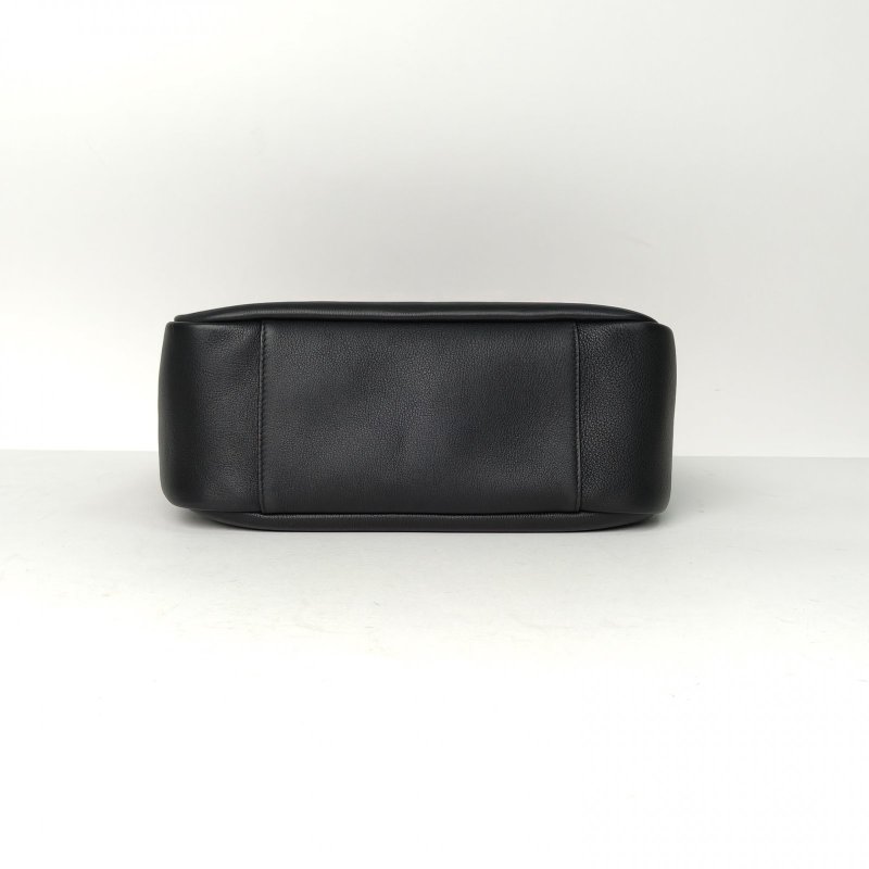 SAINT LAURENT LE5À7HOBO大號黑色牛皮金扣肩背包-4