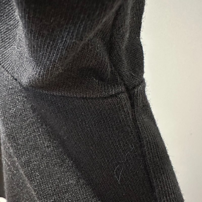 【美收精品】MONCLER 黑底白字短袖上衣 4-266【隔月月中將轉賣至日本 上架期限30天】-2