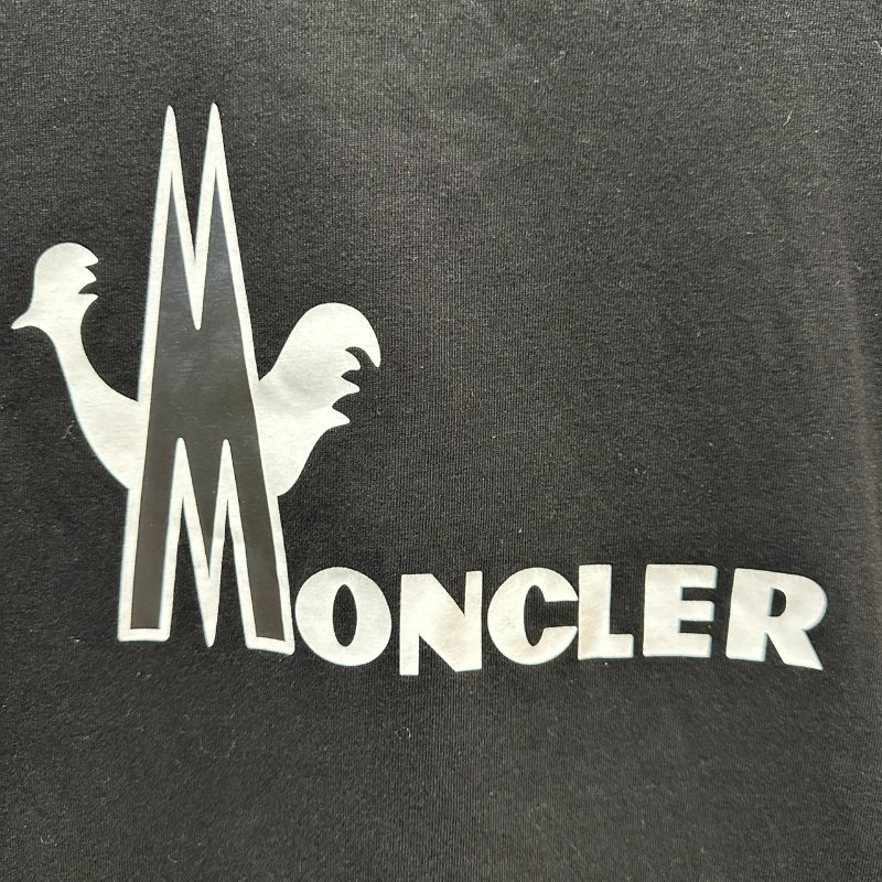 【美收精品】MONCLER 黑底白字短袖上衣 4-266【隔月月中將轉賣至日本 上架期限30天】-3
