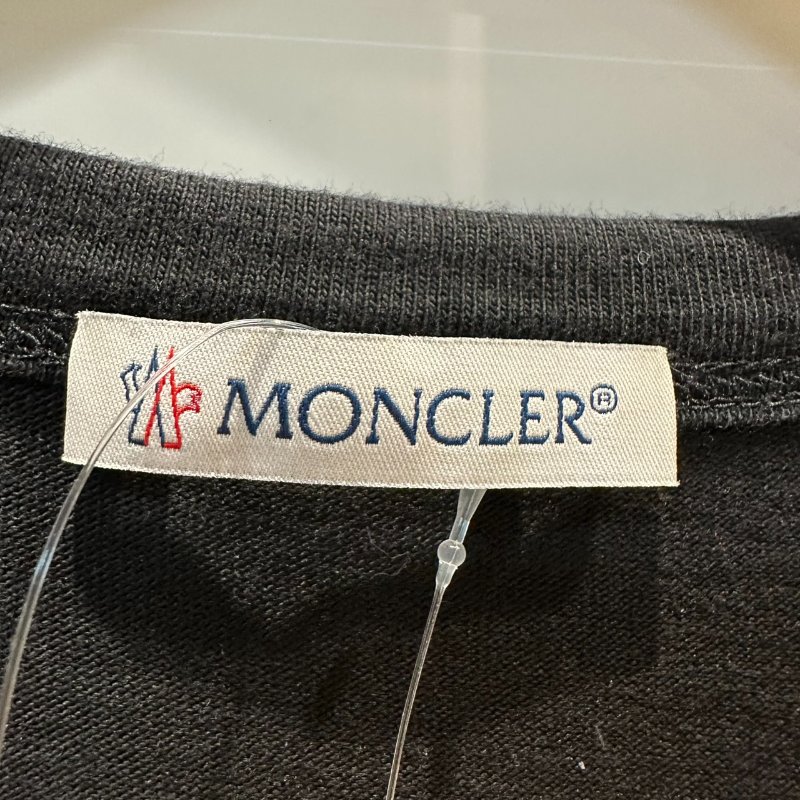 【美收精品】MONCLER 黑底白字短袖上衣 4-266【隔月月中將轉賣至日本 上架期限30天】-4