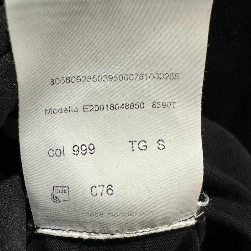 【美收精品】MONCLER 黑底白字短袖上衣 4-266【隔月月中將轉賣至日本 上架期限30天】-6