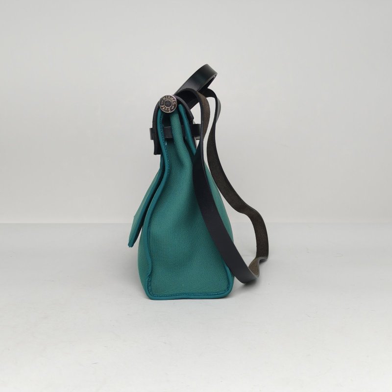 HERMES Herbag3189黑色拼Z6孔雀綠帆布/Hunter牛皮A刻銀扣肩背包-3