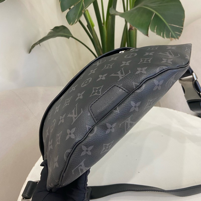 LV Discovery 黑武士男士胸包腰包-2