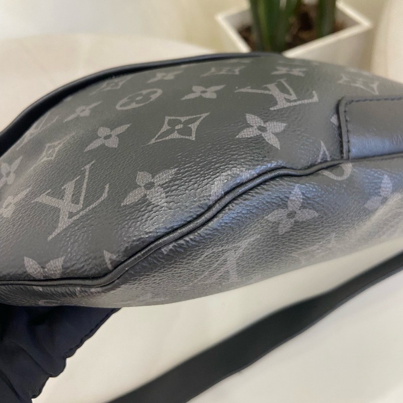 LV Discovery 黑武士男士胸包腰包-4