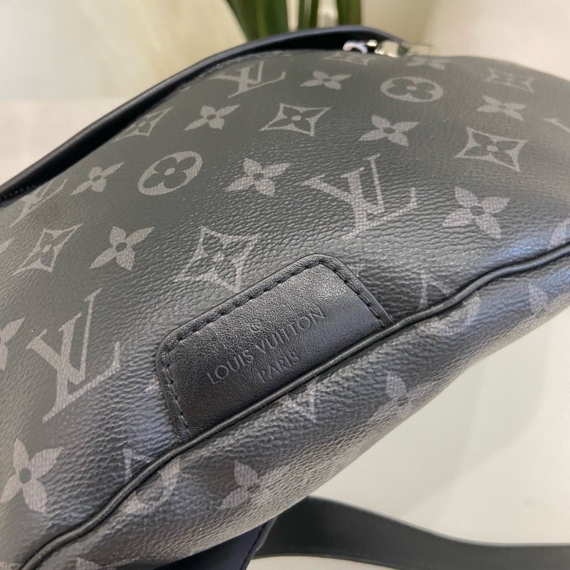 LV Discovery 黑武士男士胸包腰包-6