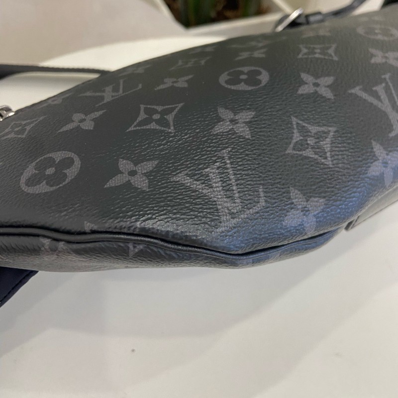 LV Discovery 黑武士男士胸包腰包-8