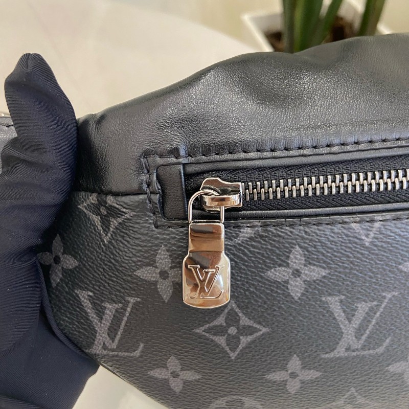 LV Discovery 黑武士男士胸包腰包-10