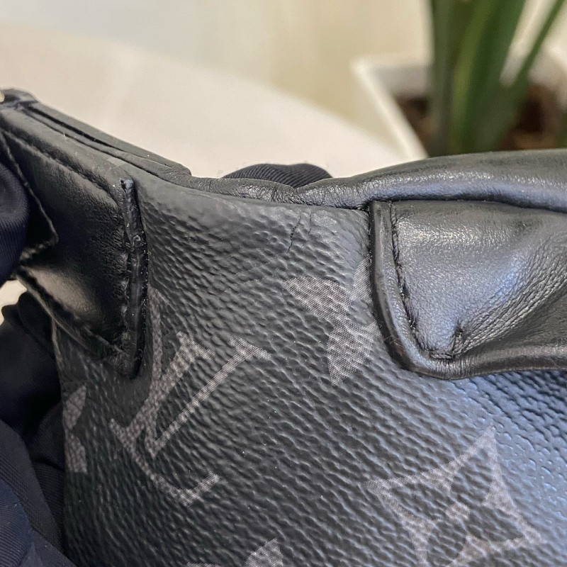 LV Discovery 黑武士男士胸包腰包-12