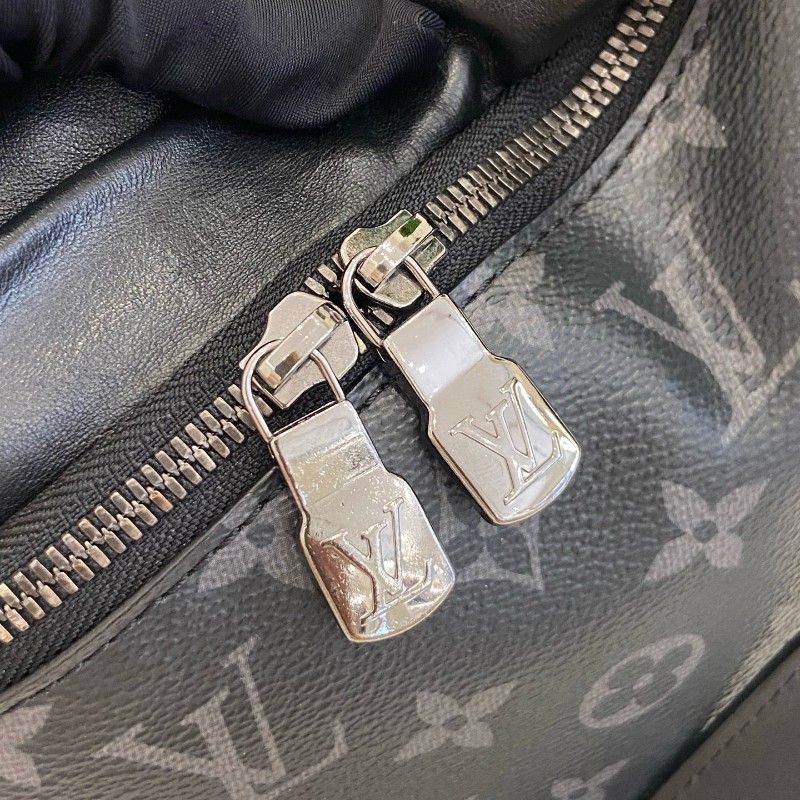 LV Discovery 黑武士男士胸包腰包-15