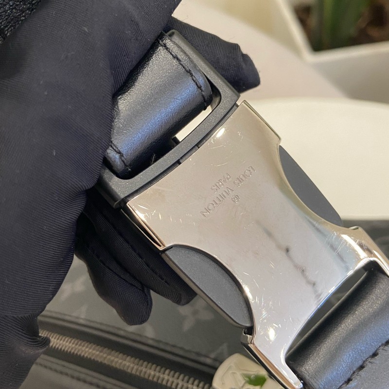 LV Discovery 黑武士男士胸包腰包-16