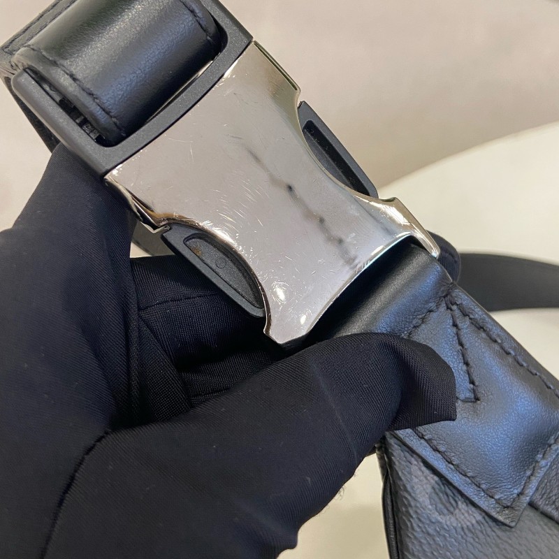 LV Discovery 黑武士男士胸包腰包-17