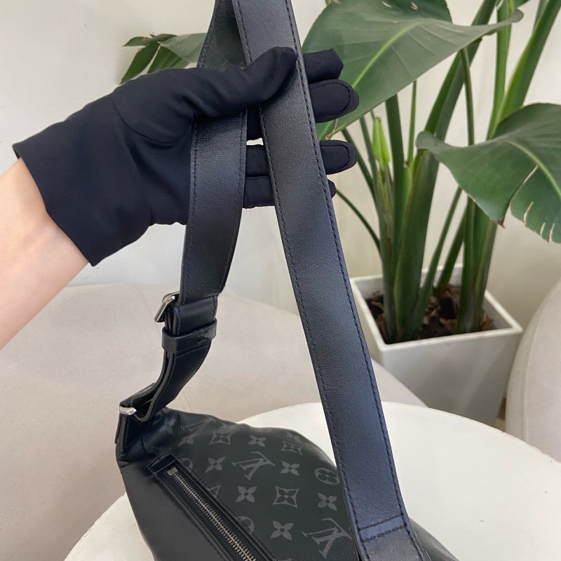 LV Discovery 黑武士男士胸包腰包-18