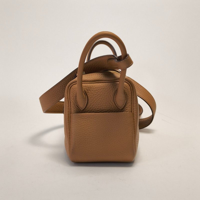 HERMES LindyMini4B新餅乾色TC皮B刻金扣肩背包-1