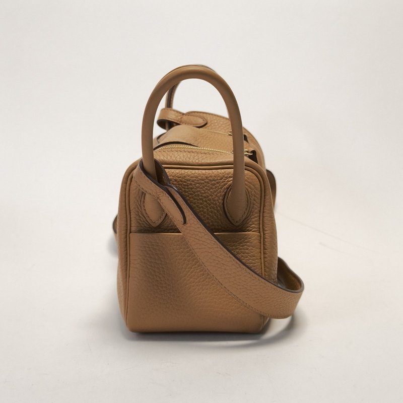 HERMES LindyMini4B新餅乾色TC皮B刻金扣肩背包-3