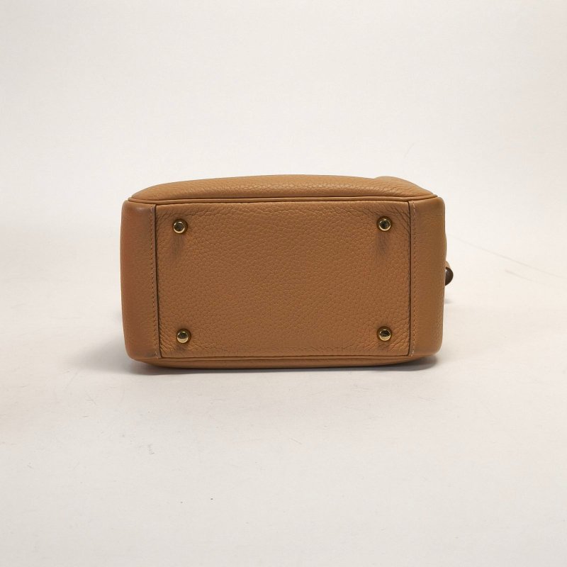 HERMES LindyMini4B新餅乾色TC皮B刻金扣肩背包-4