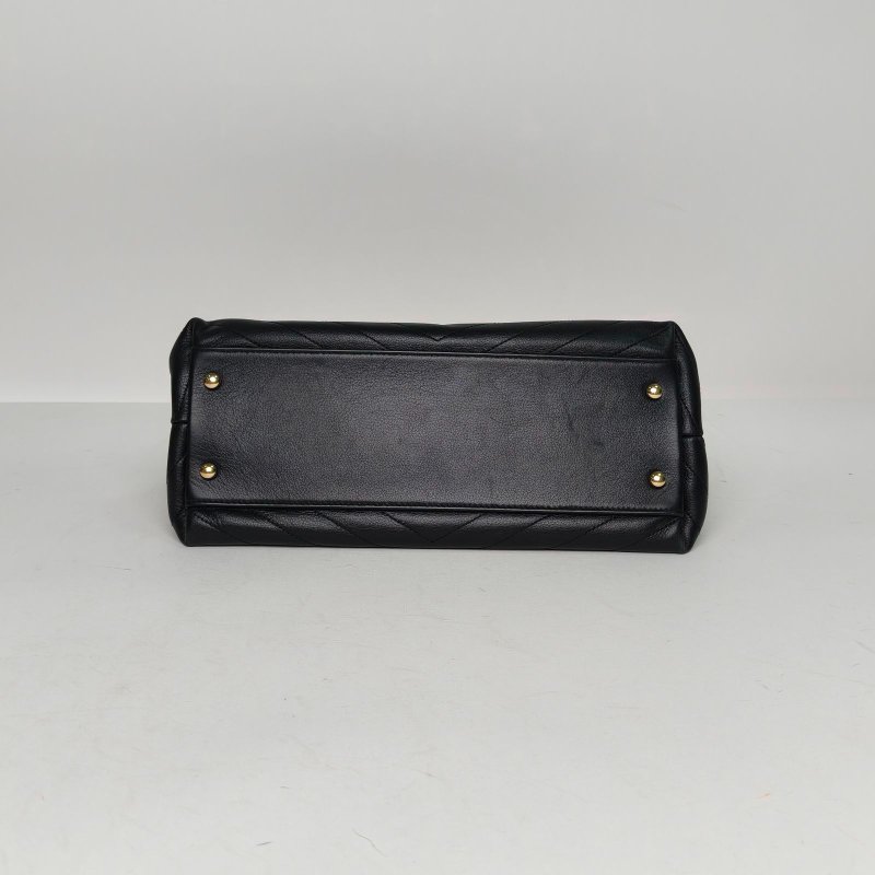 CHANEL 黑色牛皮25開金扣CF季節款V紋帶手柄手提口蓋包肩背包-4