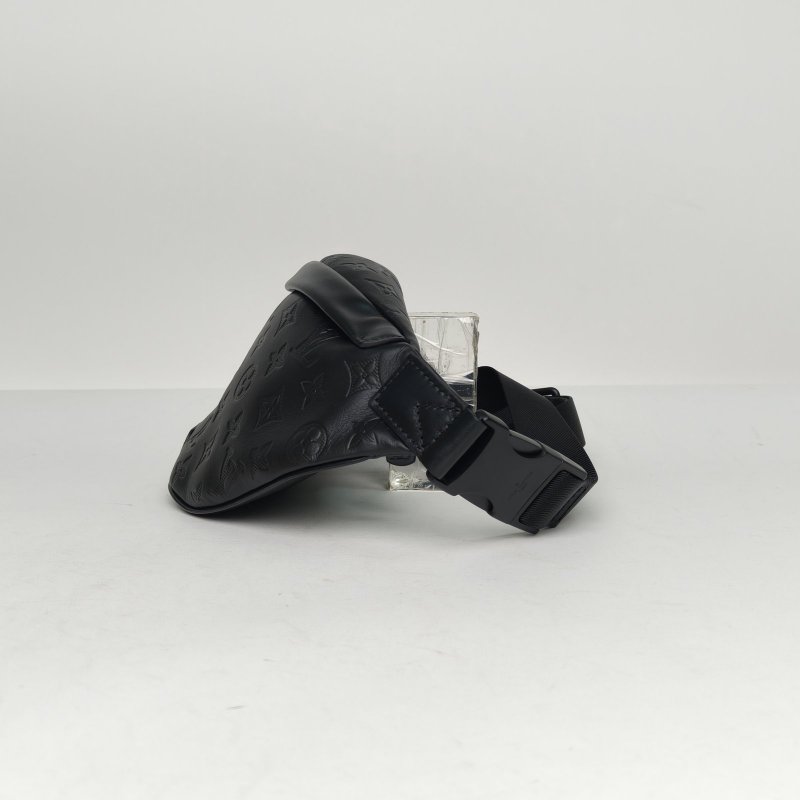 LOUIS VUITTON 黑色牛皮晶片DISCOVERY小號腰包肩背包-1