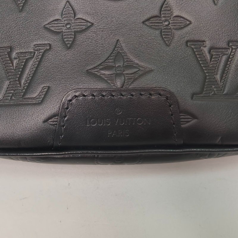 LOUIS VUITTON 黑色牛皮晶片DISCOVERY小號腰包肩背包-4