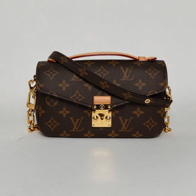LOUIS VUITTON MetisPochetteEastWest橫版郵差包老花PVC金扣晶片肩背包-0