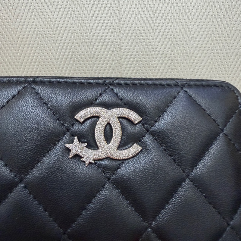 Chanel 黑羊皮銀釦星星水鑽Logo拉鏈零錢卡包-1