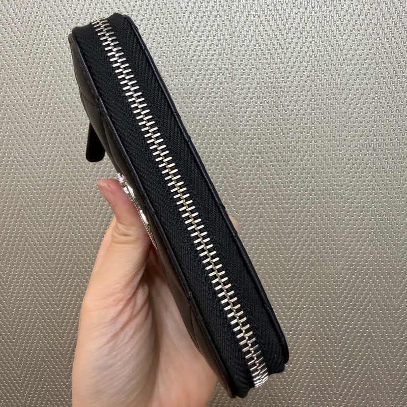 Chanel 黑羊皮銀釦星星水鑽Logo拉鏈零錢卡包-4