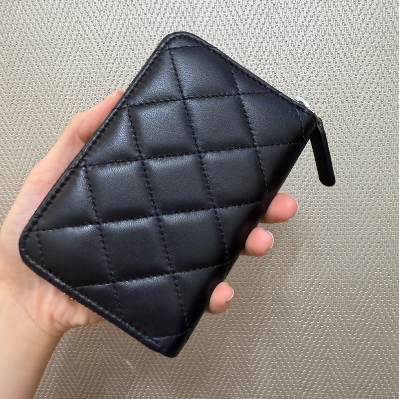 Chanel 黑羊皮銀釦星星水鑽Logo拉鏈零錢卡包-5