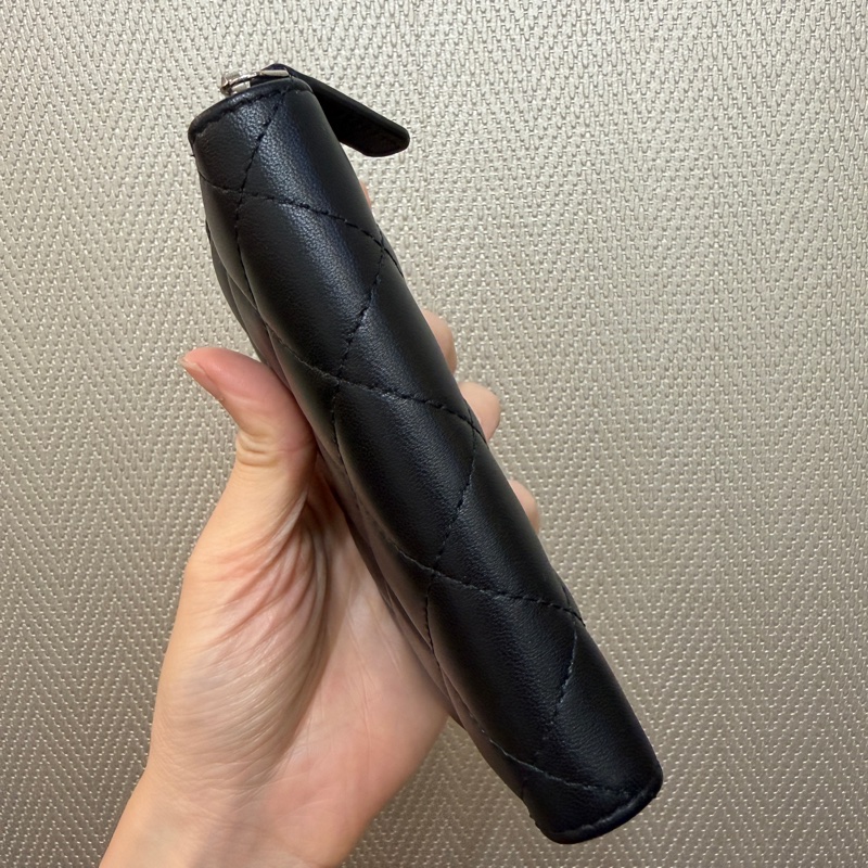 Chanel 黑羊皮銀釦星星水鑽Logo拉鏈零錢卡包-7