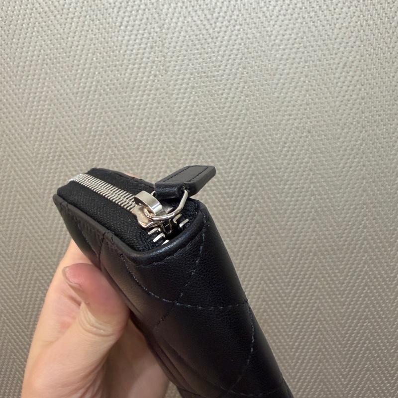 Chanel 黑羊皮銀釦星星水鑽Logo拉鏈零錢卡包-8